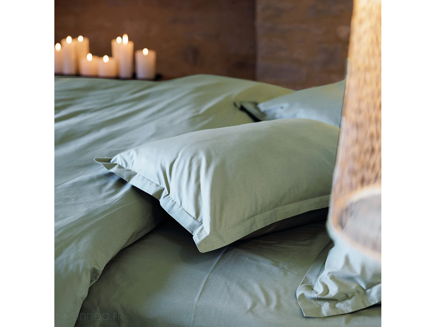 Parure de lit 280x240 cm et taie 50x70 cm percale MANOIR vert Lichen