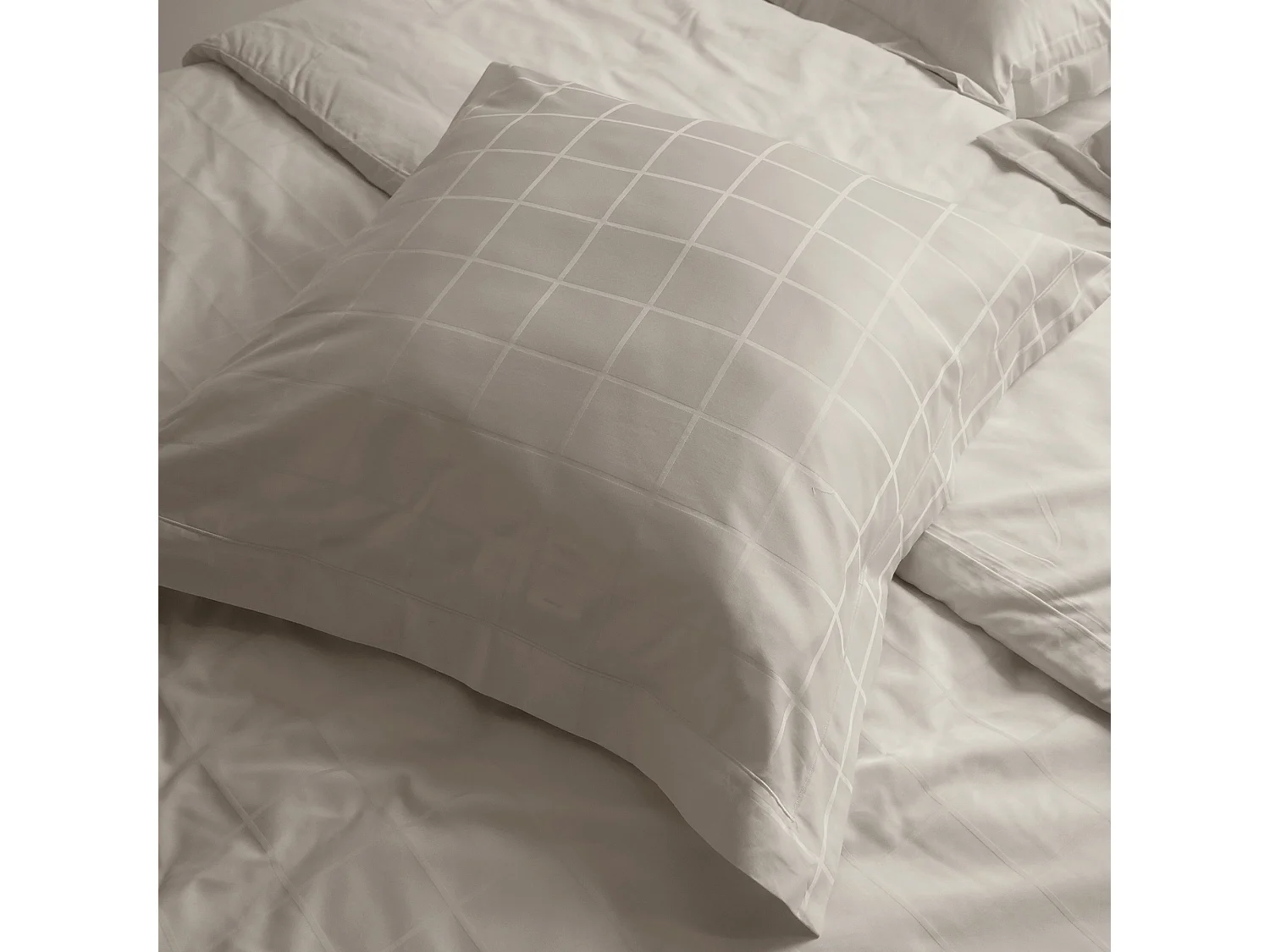 Parure de lit 280x240 cm set 65x65 satin CONCERTO carreaux beige Lin