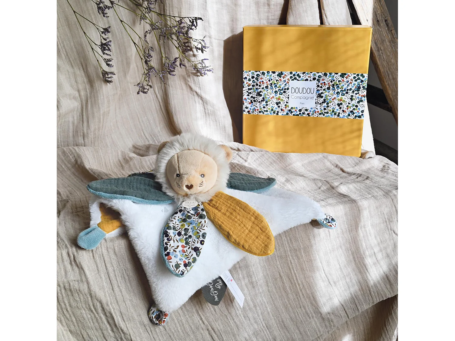 Doudou pétale 27 cm polyester BOH'AIME lion jaune multicolore