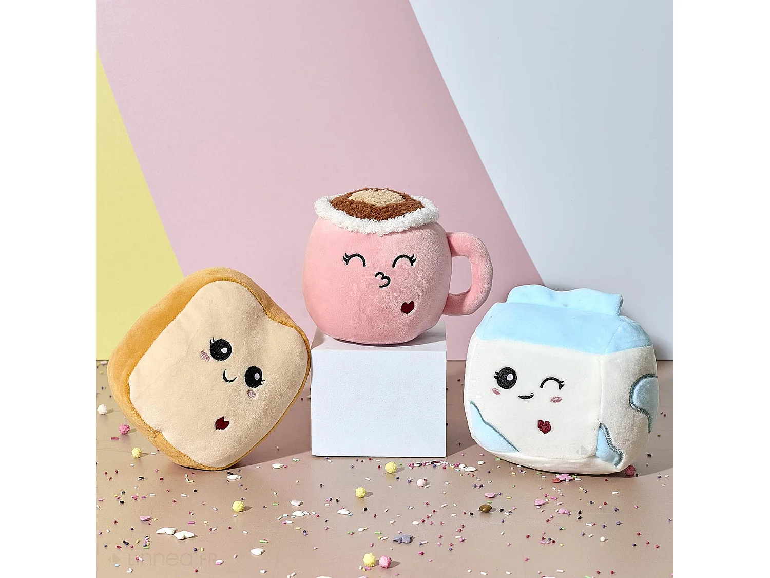 Peluche en polyester forme brique de lait BREAKFAST bleu et blanc