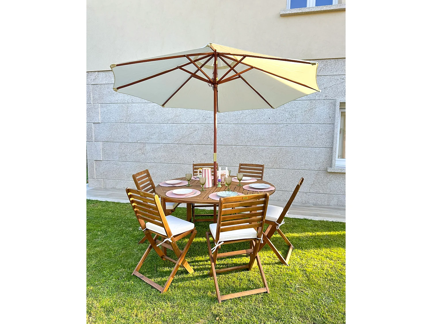 Salle à manger de jardin 6 places TOLVE avec parasol (12 options) Acacia Marron