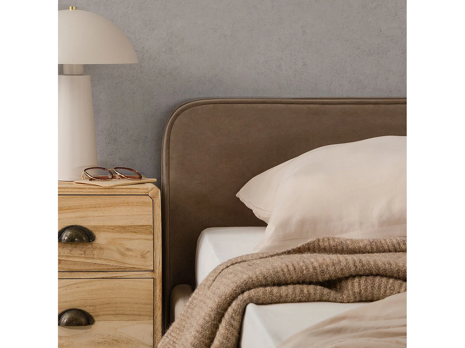 Lit double RAVELLO 140x190 cm, Revêtement en tissu, Lit style moderne pour 2 personnes, Cadre de lit avec sommier inclus, Grège