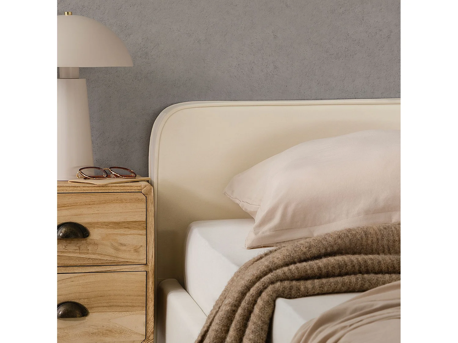 Lit double RAVELLO 140x190 cm, Revêtement en tissu, Lit style moderne pour 2 personnes, Cadre de lit avec sommier inclus, Blanc crèm