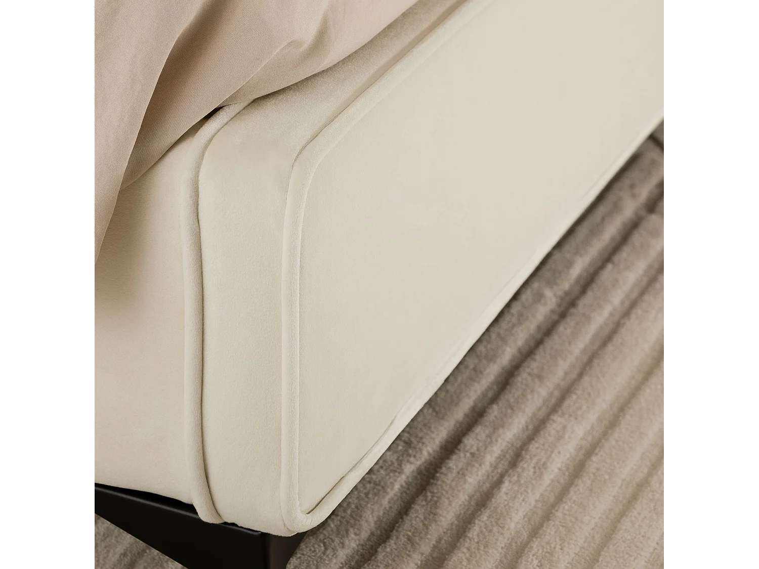 Lit double RAVELLO 140x190 cm, Revêtement en tissu, Lit style moderne pour 2 personnes, Cadre de lit avec sommier inclus, Blanc crèm