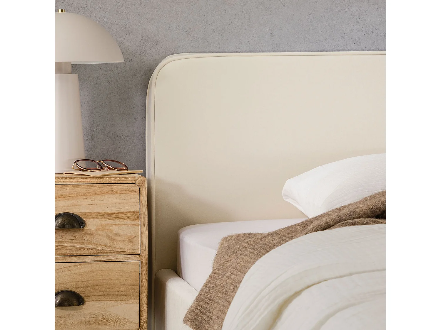 Lit simple RAVELLO 90x190 cm, Revêtement en tissu, Lit style moderne pour 1 personne, Cadre de lit avec sommier inclus, blanc crème