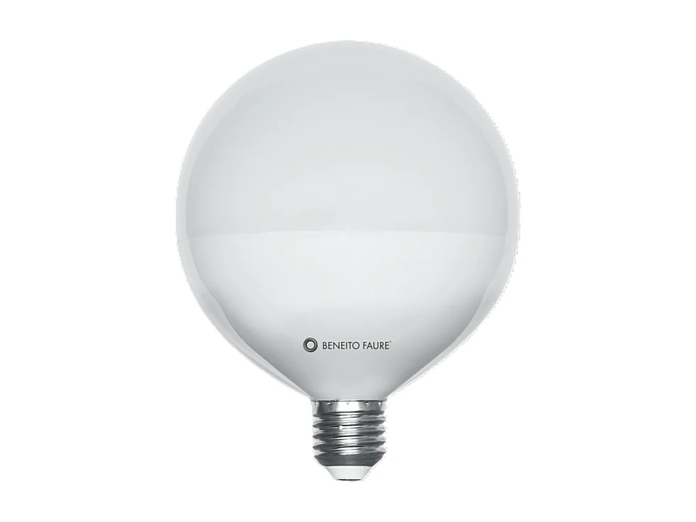 Ampoule LED globe 22 W et 2 600 lumens 3 000 K.