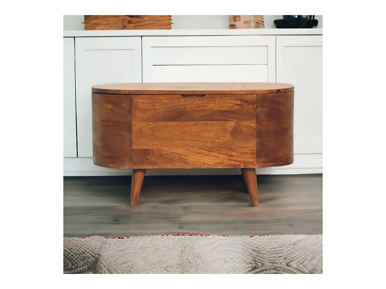 Skrzynia na koce z zaokrągloną pokrywą z orzecha