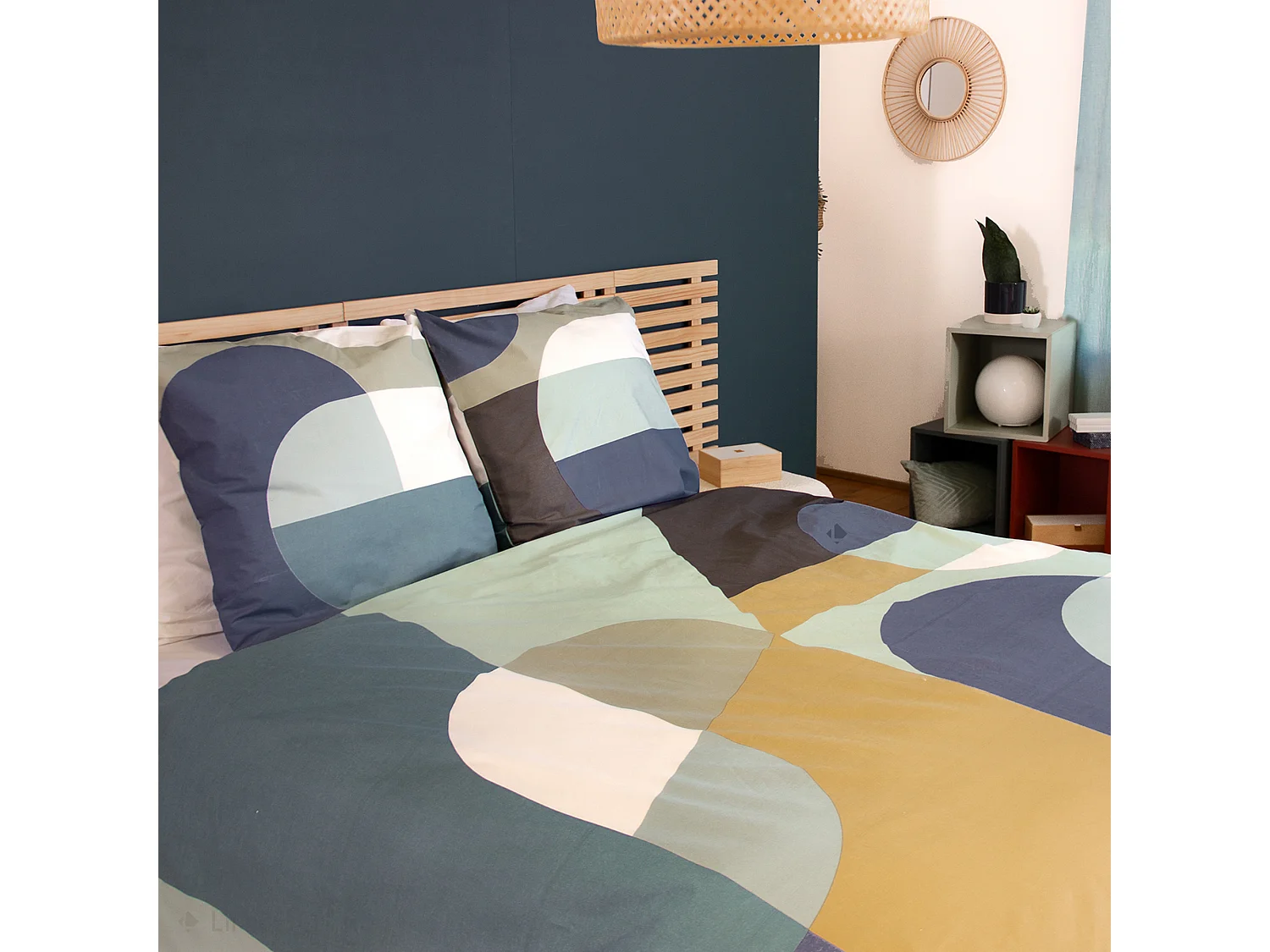 Parure de lit 240x220 cm en coton JOELE motif géométrique vert et bleu 3 pièces