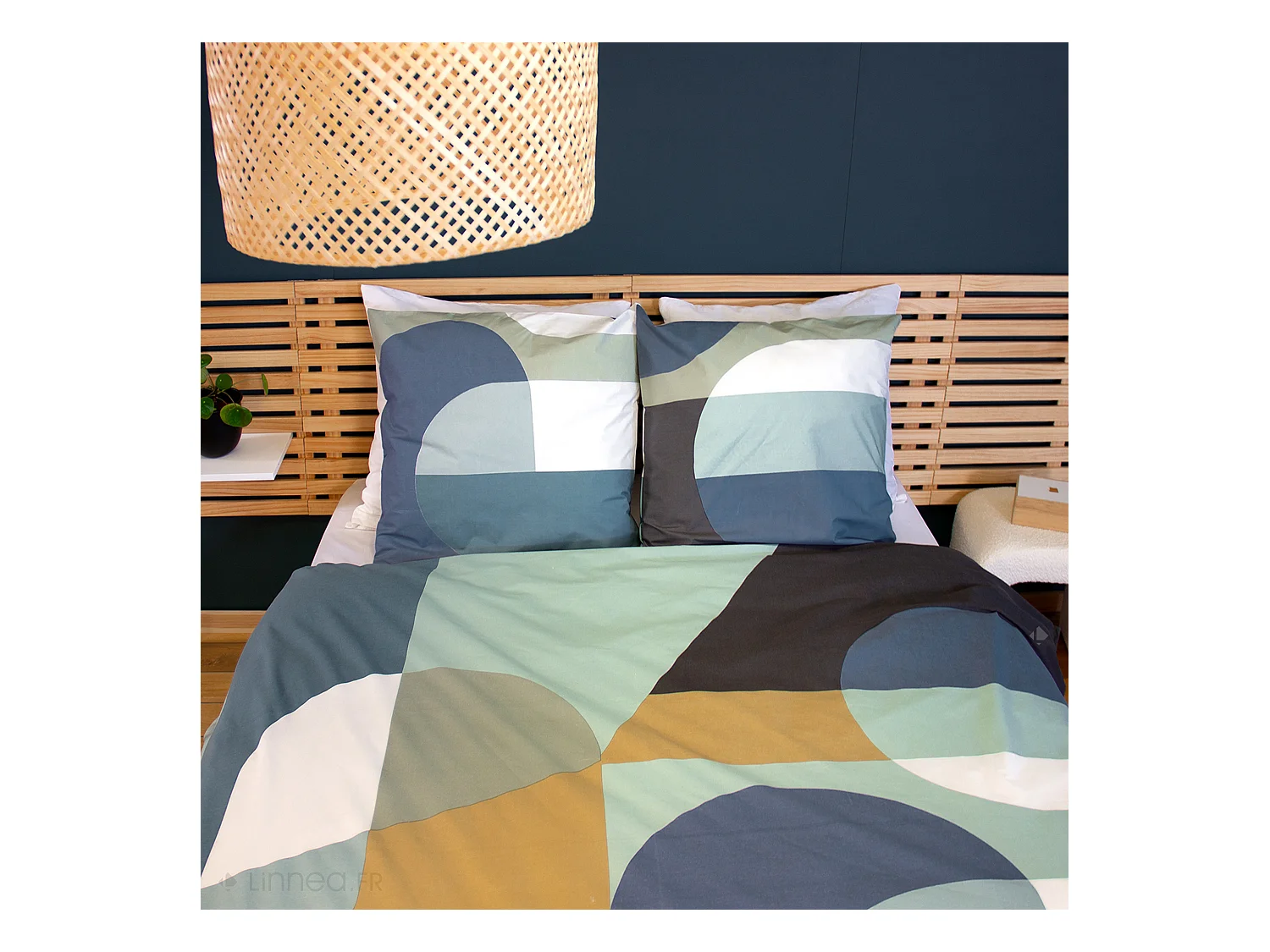 Parure de lit 240x220 cm en coton JOELE motif géométrique vert et bleu 3 pièces