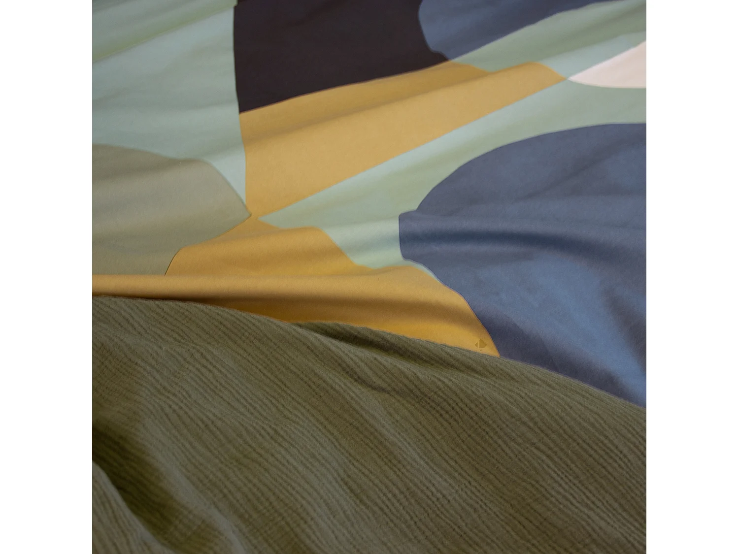 Parure de lit 240x220 cm en coton JOELE motif géométrique vert et bleu 3 pièces