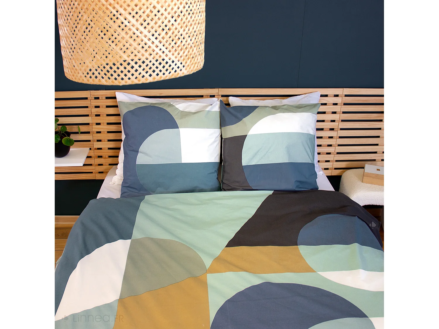 Parure de lit 260x240 cm en coton JOELE motif géométrique vert et bleu 3 pièces