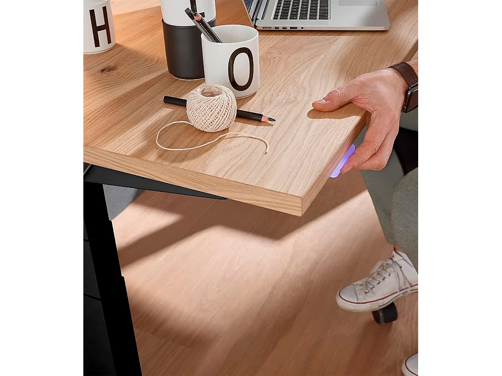 Mesa elevable de escritorio motorizada de 140x70x76-126 cm en color beige Elevate