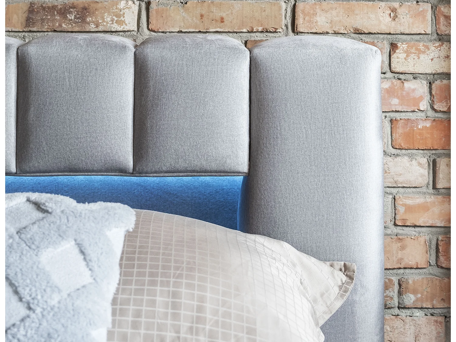 Lit coffre Luto prestige - Design tapissé velours et Led-Couleur Gris clair-180x200