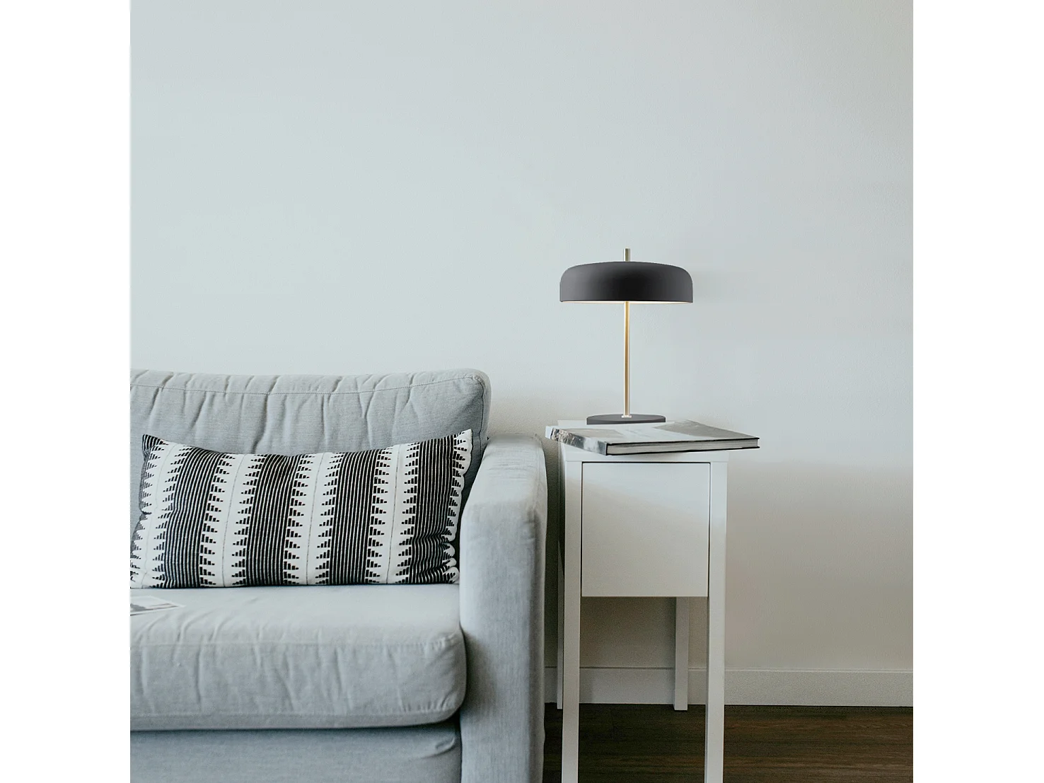 LÂMPADA DE CHÃO TAICHI estilo moderno - A135 cm - 2x E27 40W - cabo de 2 metros - on&off - aço - preto e dourado - IP20