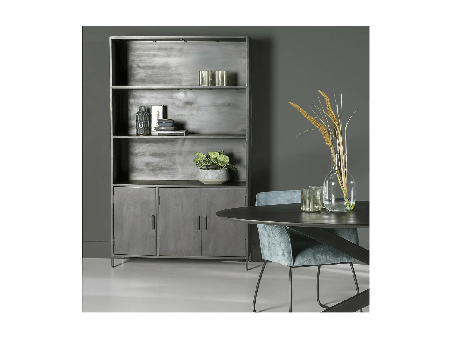 UZES-Buffet haut 3 portes en bois de Manguier teinté noir et métal