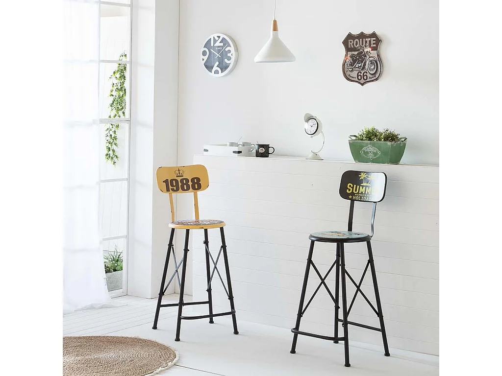 Schwarze Metallwandplatte 30x35x1h cm