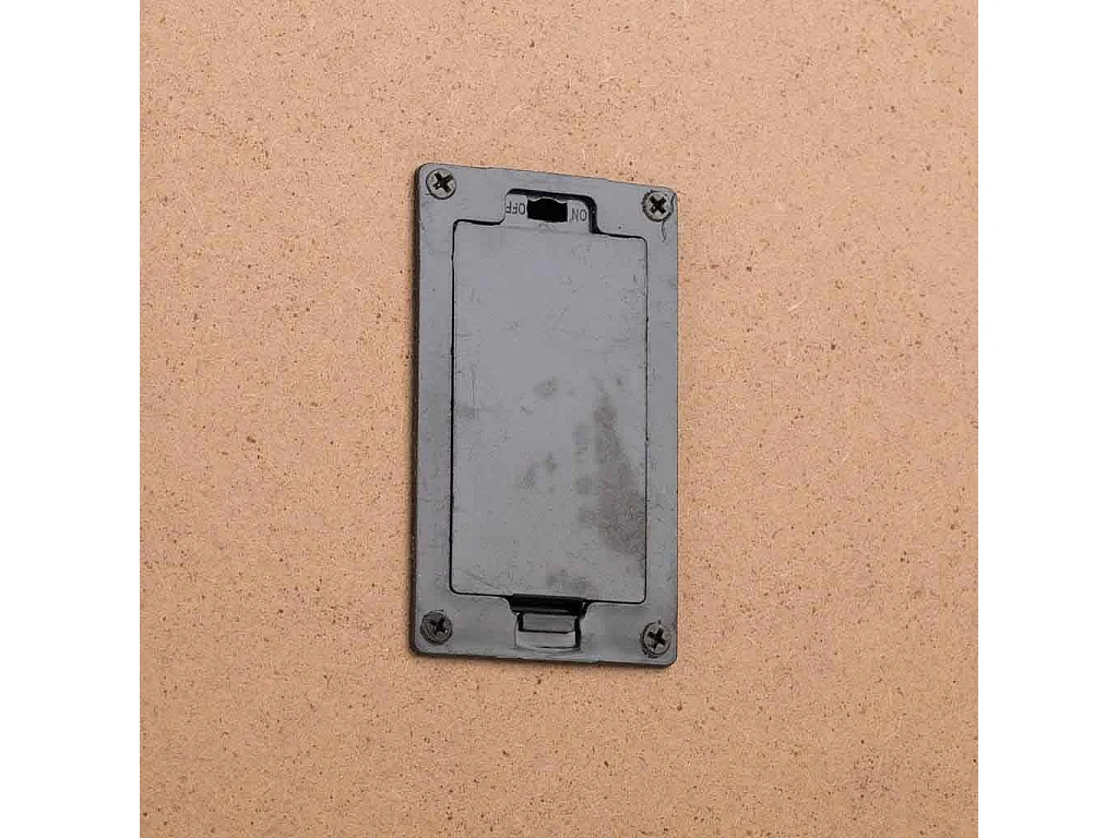 Leuchtend blaue Kunststoff-Wandplatte 43x64x10h cm