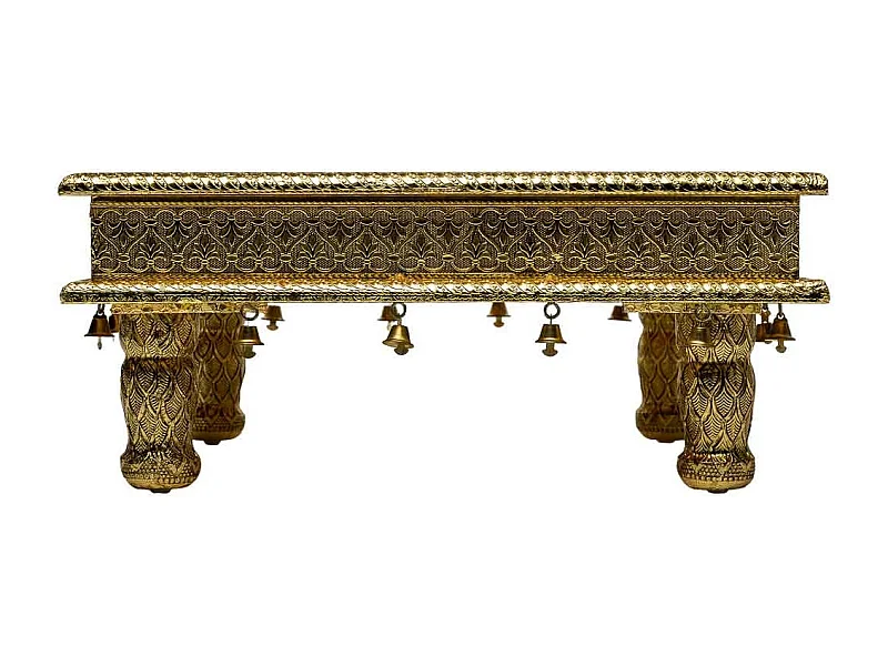 Mesa auxiliar de metal repujado dorado 38x38x12