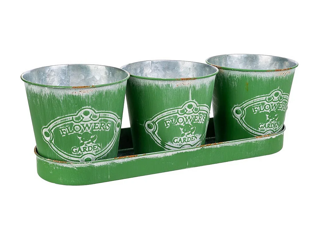 3 grüne Metallwürfel und Tablett