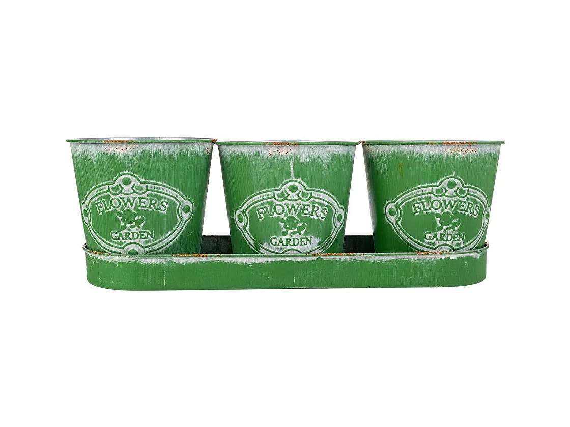 3 grüne Metallwürfel und Tablett