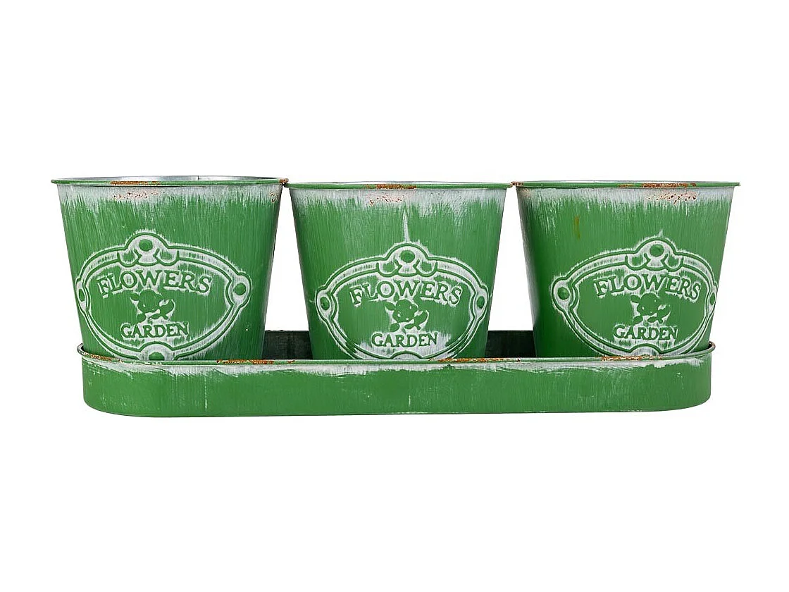 3 grüne Metallwürfel und Tablett