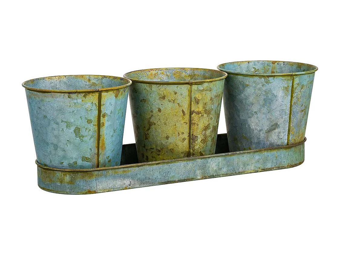 3 grüne Metallwürfel und Tablett