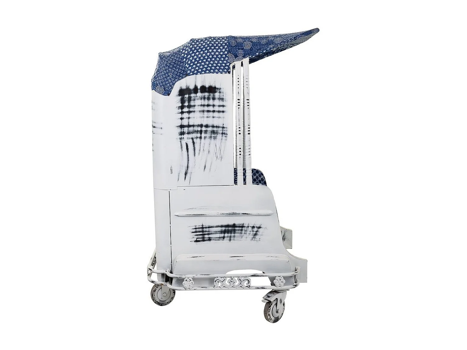 Poltrona tuk tuk em metal branco e estofamento azul 90x90x160