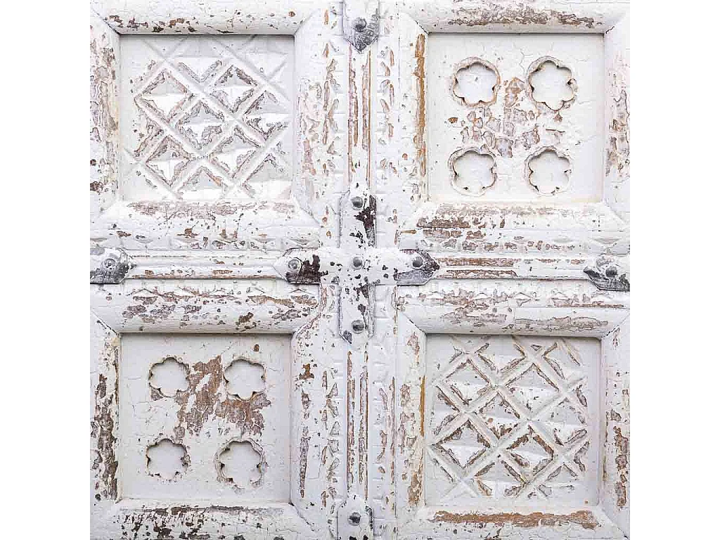 Handgefertigter Couchtisch aus Holz einer Tür, 53 x 40 x 73 cm, weiß