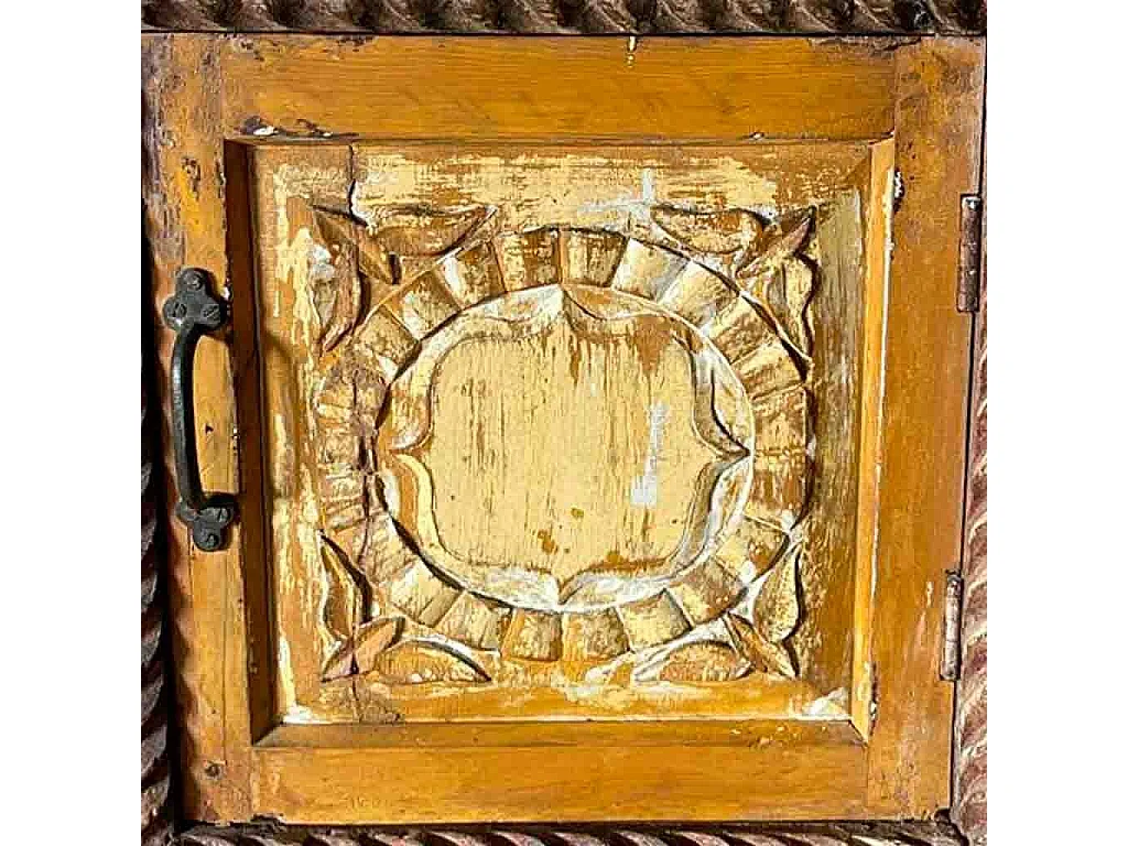 Mesa de centro, madeira castanha, acabamento feito à mão 50x30x56h cm