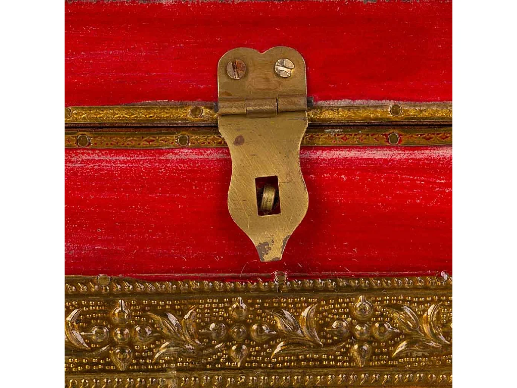 Baúl Joyero de madera y metal rojo 20x11x9