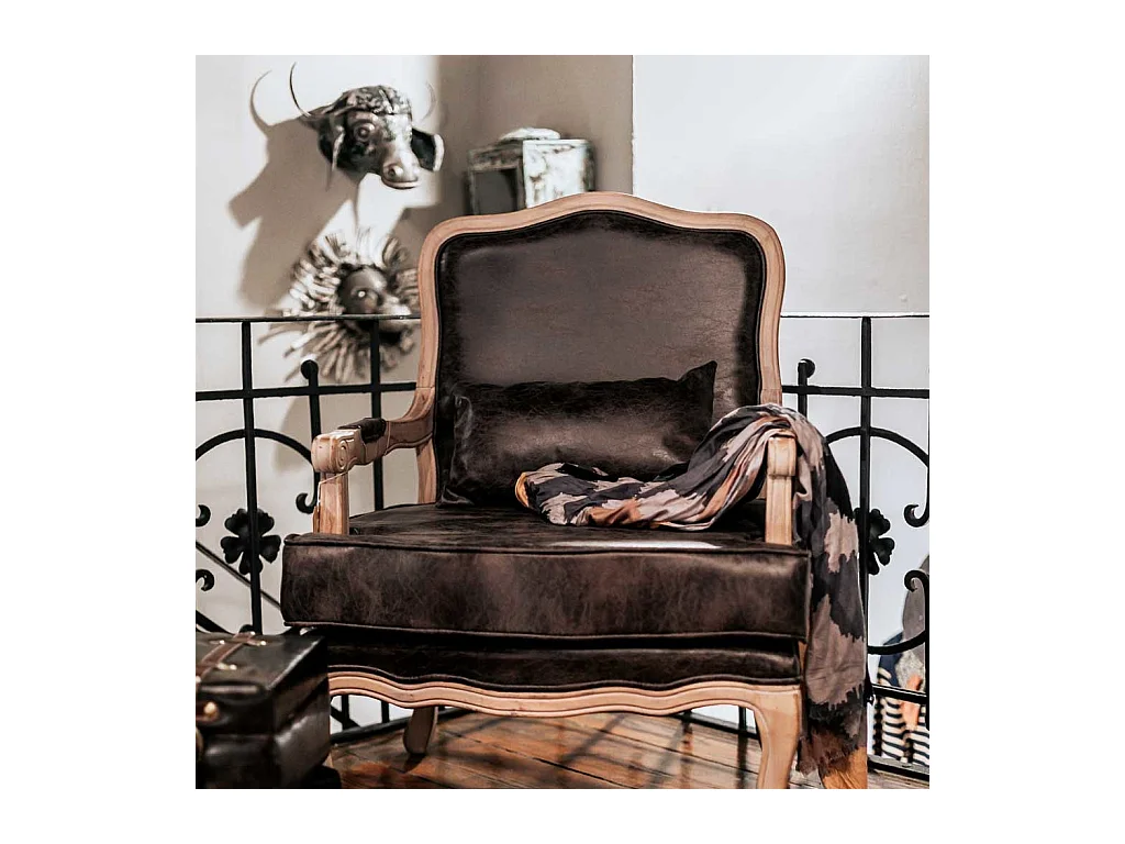 Fauteuil en bois rembourré marron 64x72x92h