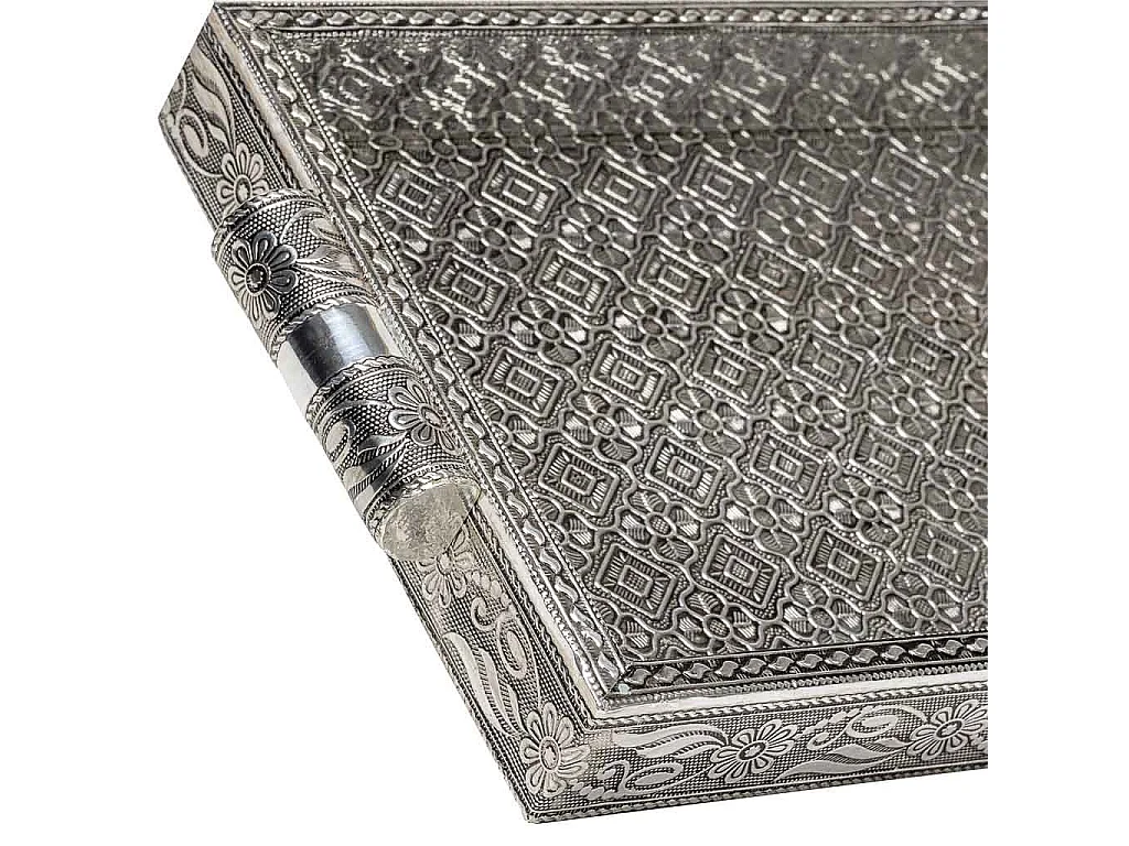 Vassoio in metallo argentato sbalzato 33x18x3h