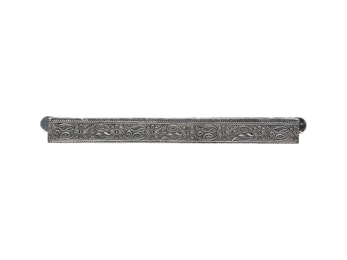 Plateau en métal repoussé argenté 33x18x3h