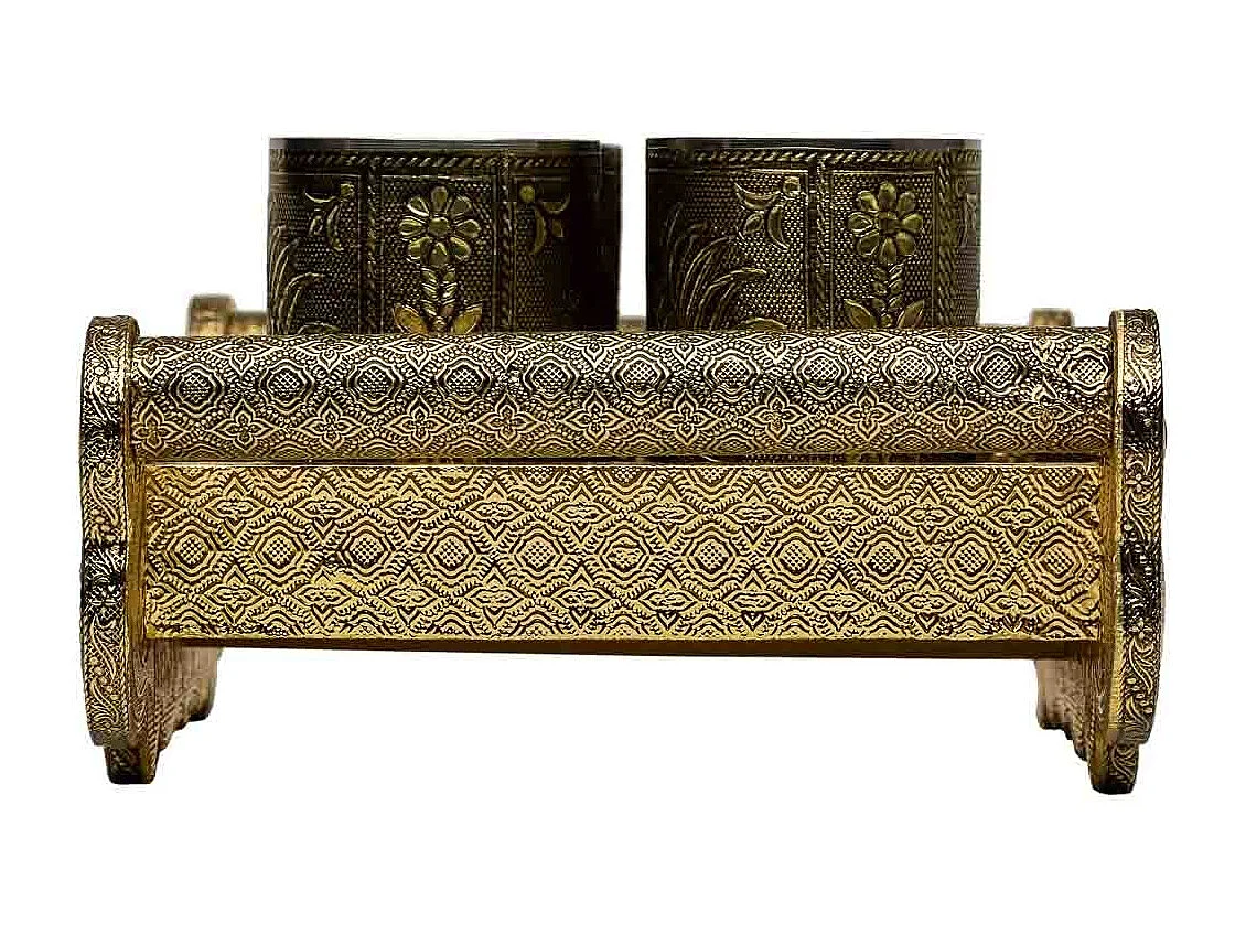 Plateau en métal repoussé doré 25x13x6h