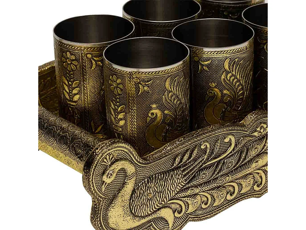 Plateau en métal repoussé doré 25x13x6h