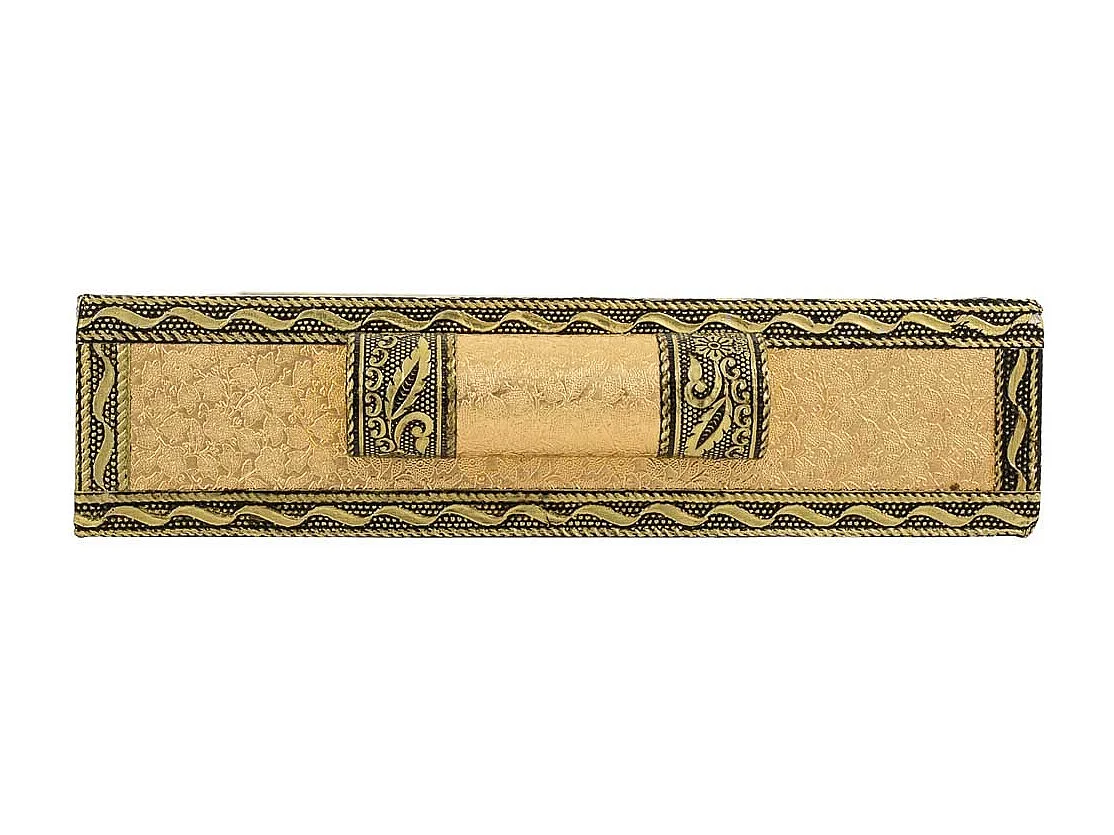 Bandeja de metal repujado dorada 33x18x4,5