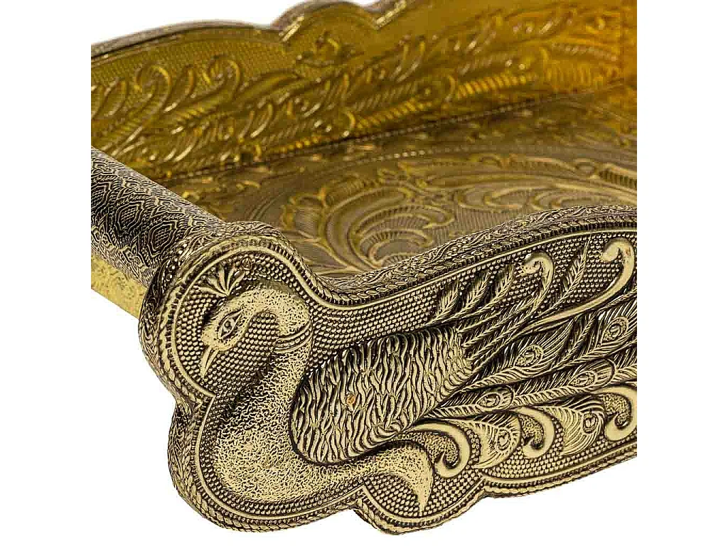 Bandeja de metal com relevo dourado 25x13x6