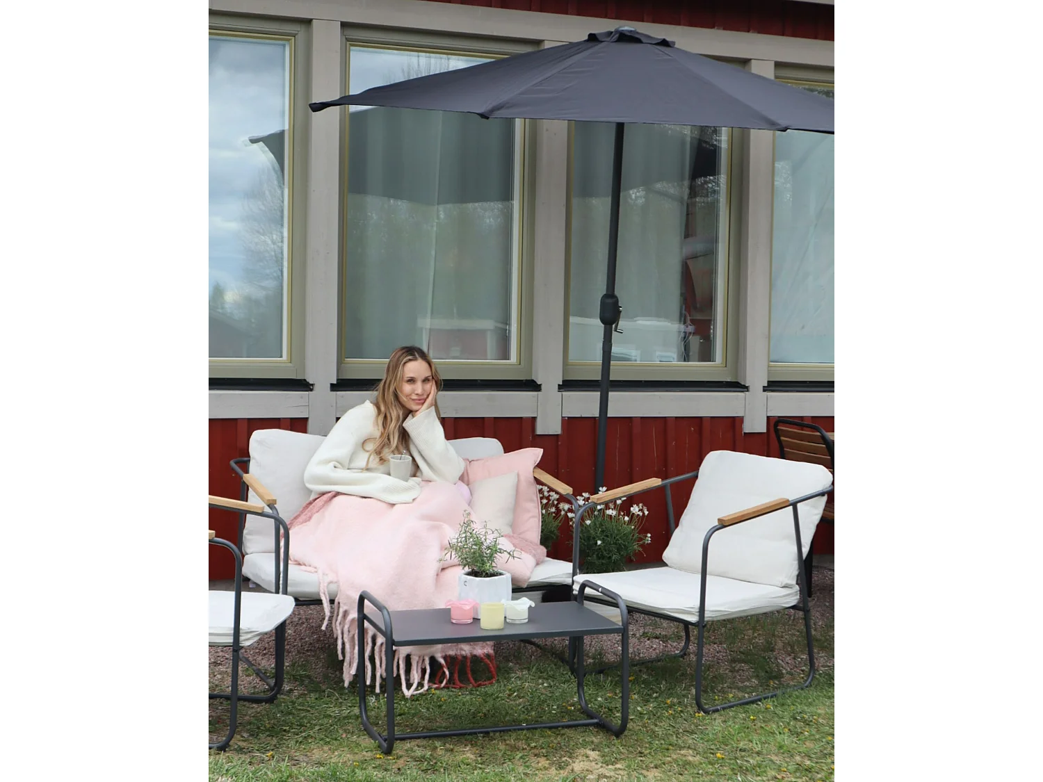 Ensemble de salon de jardin avec table 4 places VEZZANA Métal Beige clair