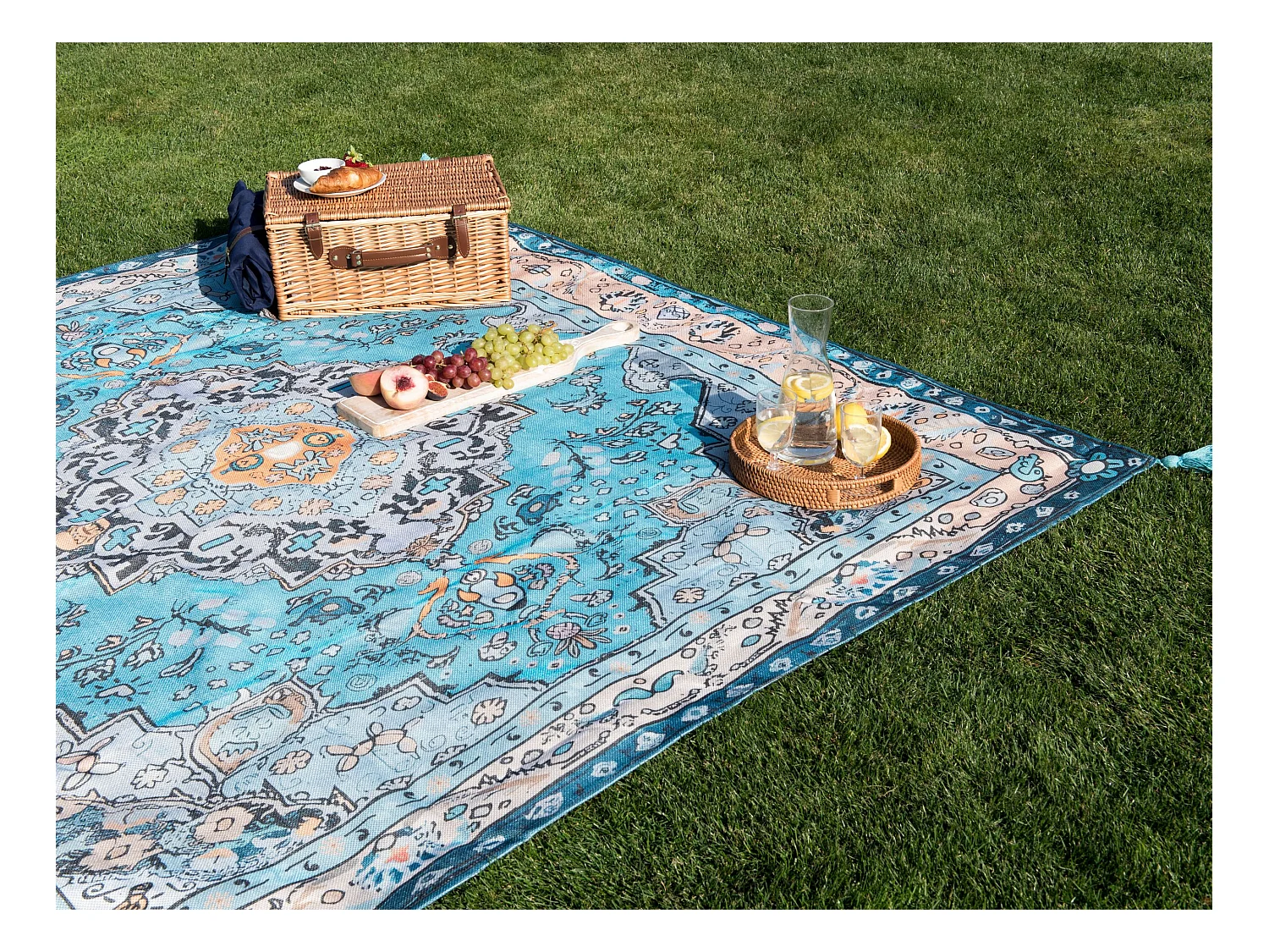 Picknickdecke blau 200 x 200 cm isoliert Quasten orientalisches Muster Kotla