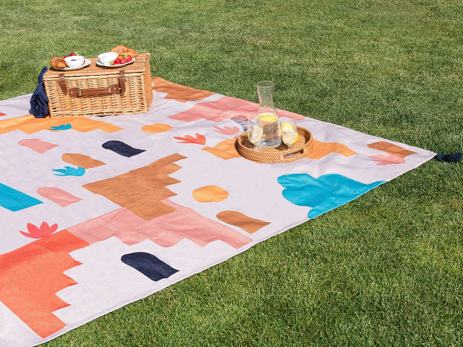 Picknickdecke bunt 200 x 200 cm isoliert Quasten geometrisches Muster Kambar