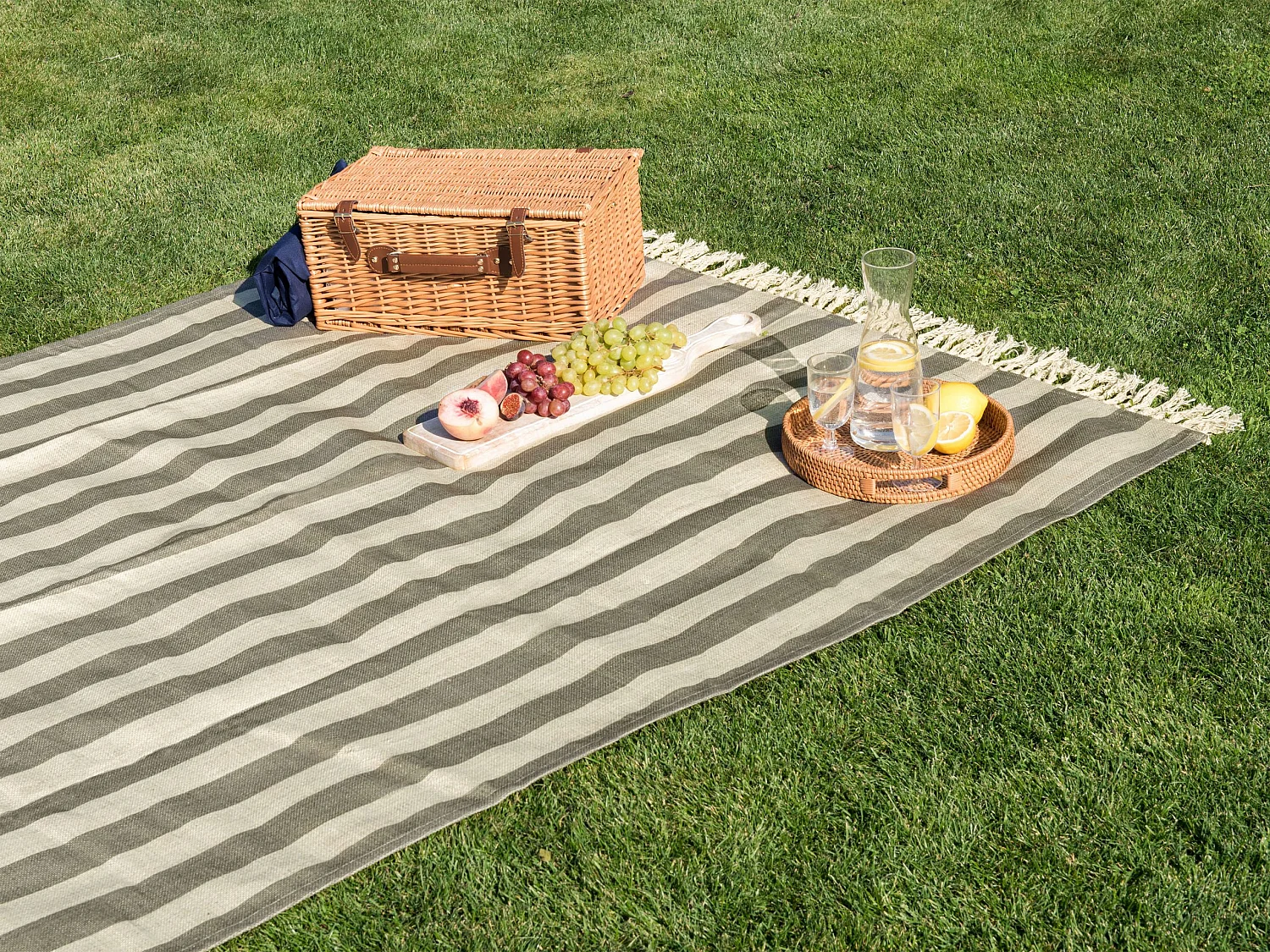 Manta de picnic 150 x 200 cm beige y gris MOUZA
