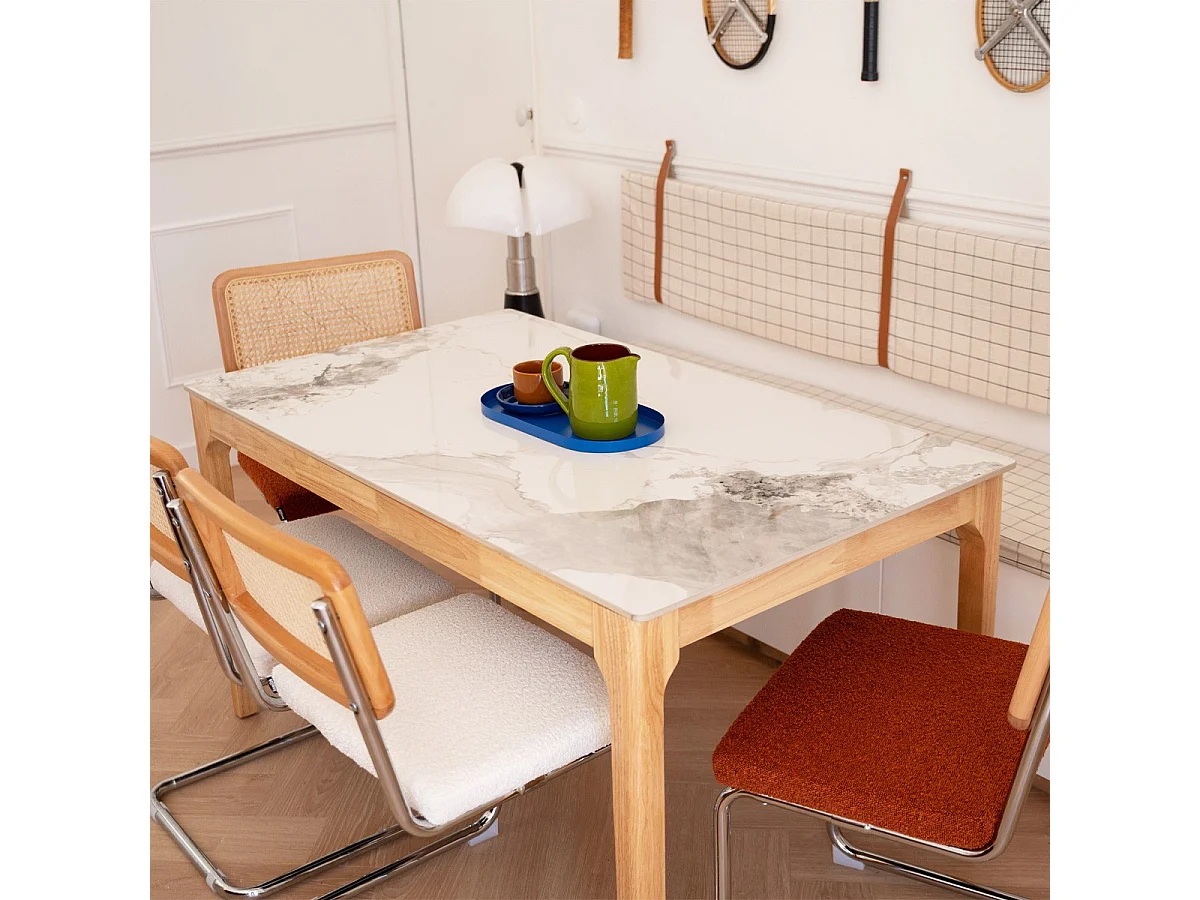 Table à manger en céramique effet pierre blanche 6 personnes, piètement bois 140 cm - Sally