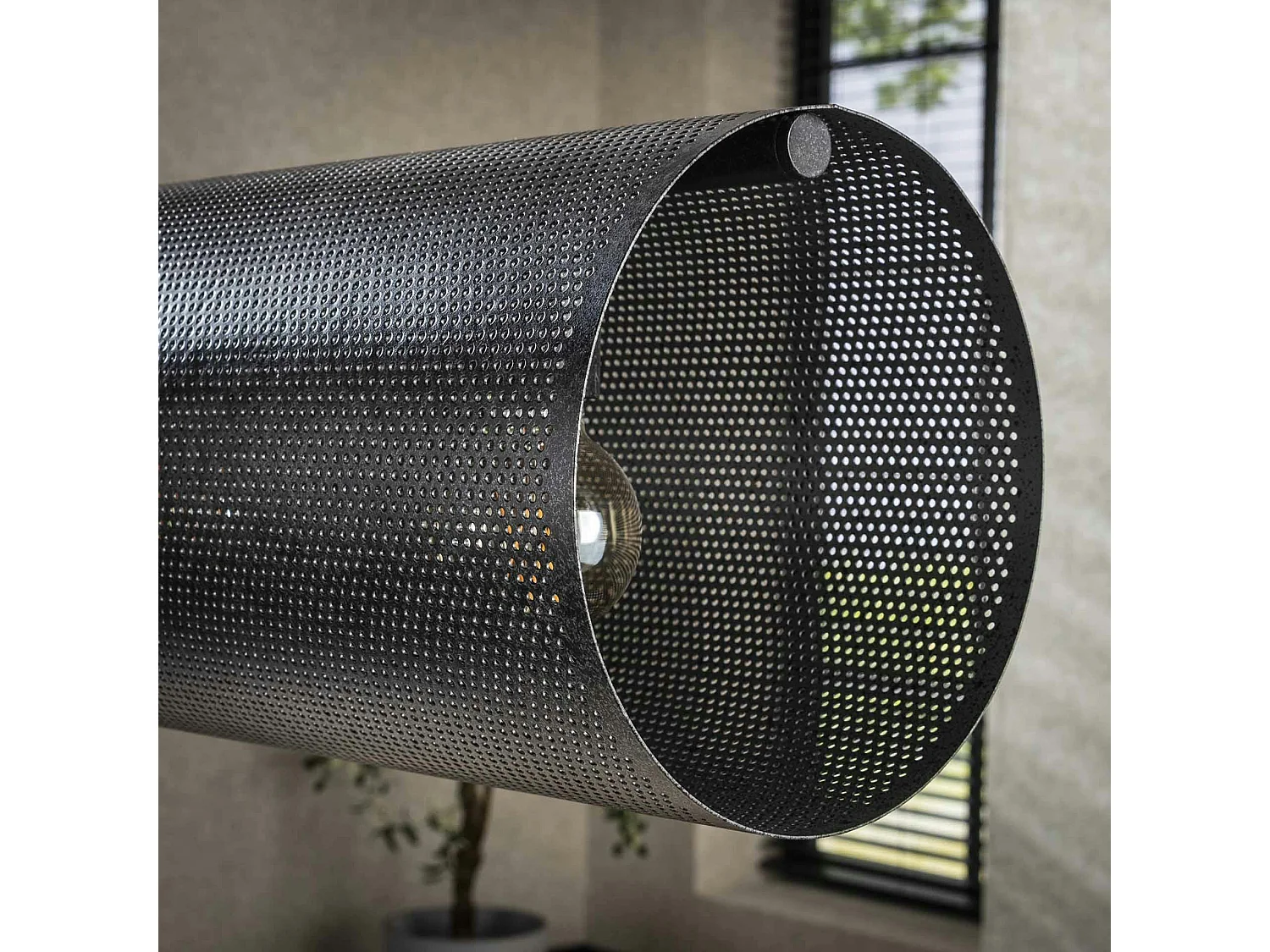 Suspension tube en métal noir perforé 7 lampes RALF