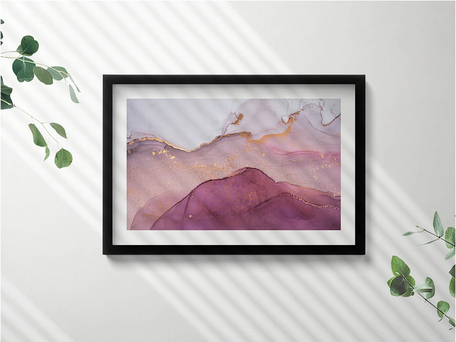 Dekoratives Gemälde mit schwarzem Rahmen, fließende goldene Formen auf beigem Hintergrund, 60 x 40 cm – perfekt für das Wohn- oder Schlafzimmer