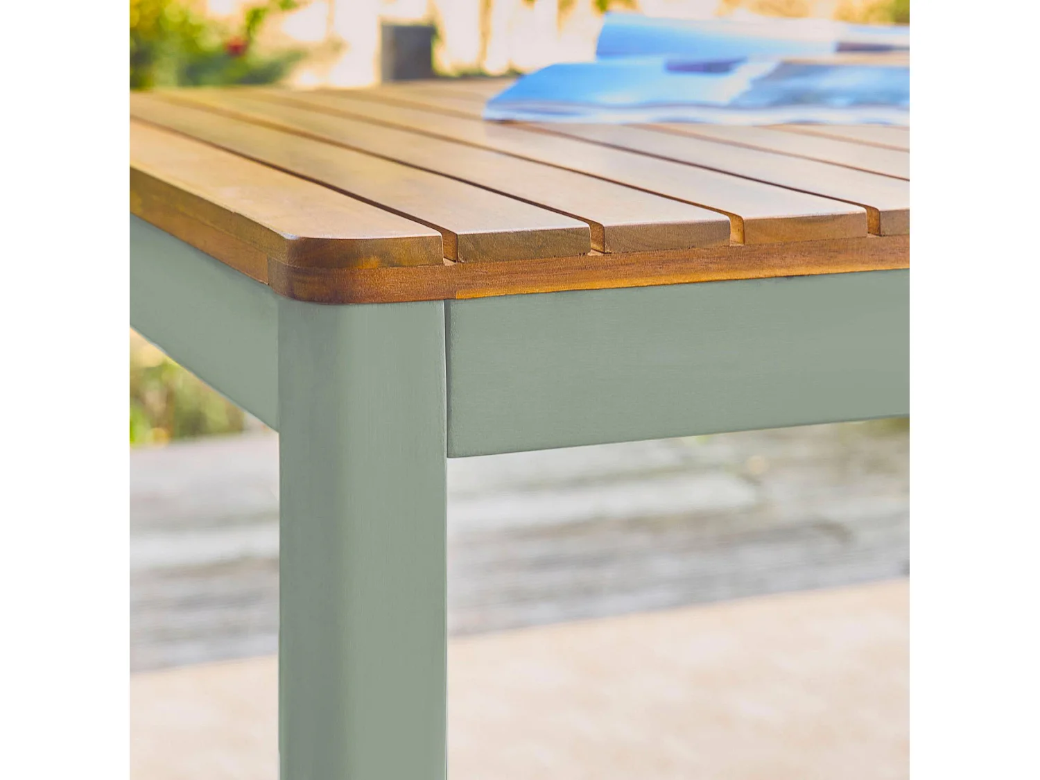 Table de jardin SENORA acacia kaki avec coins arrondis. 8 places. 160 x 90 x 75 cm