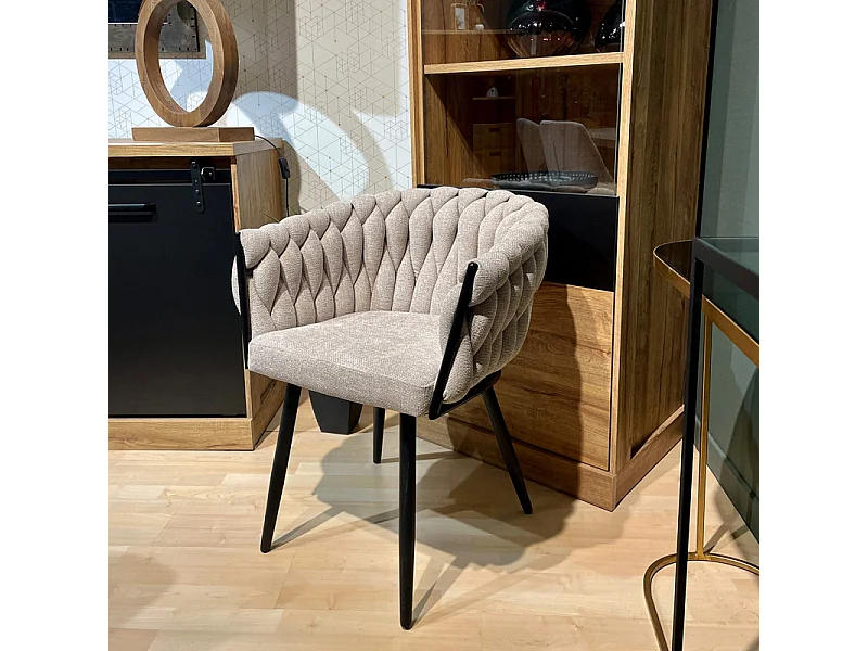 Chaise en tissu maille tressé beige avec pieds métal noir - BOWI 2