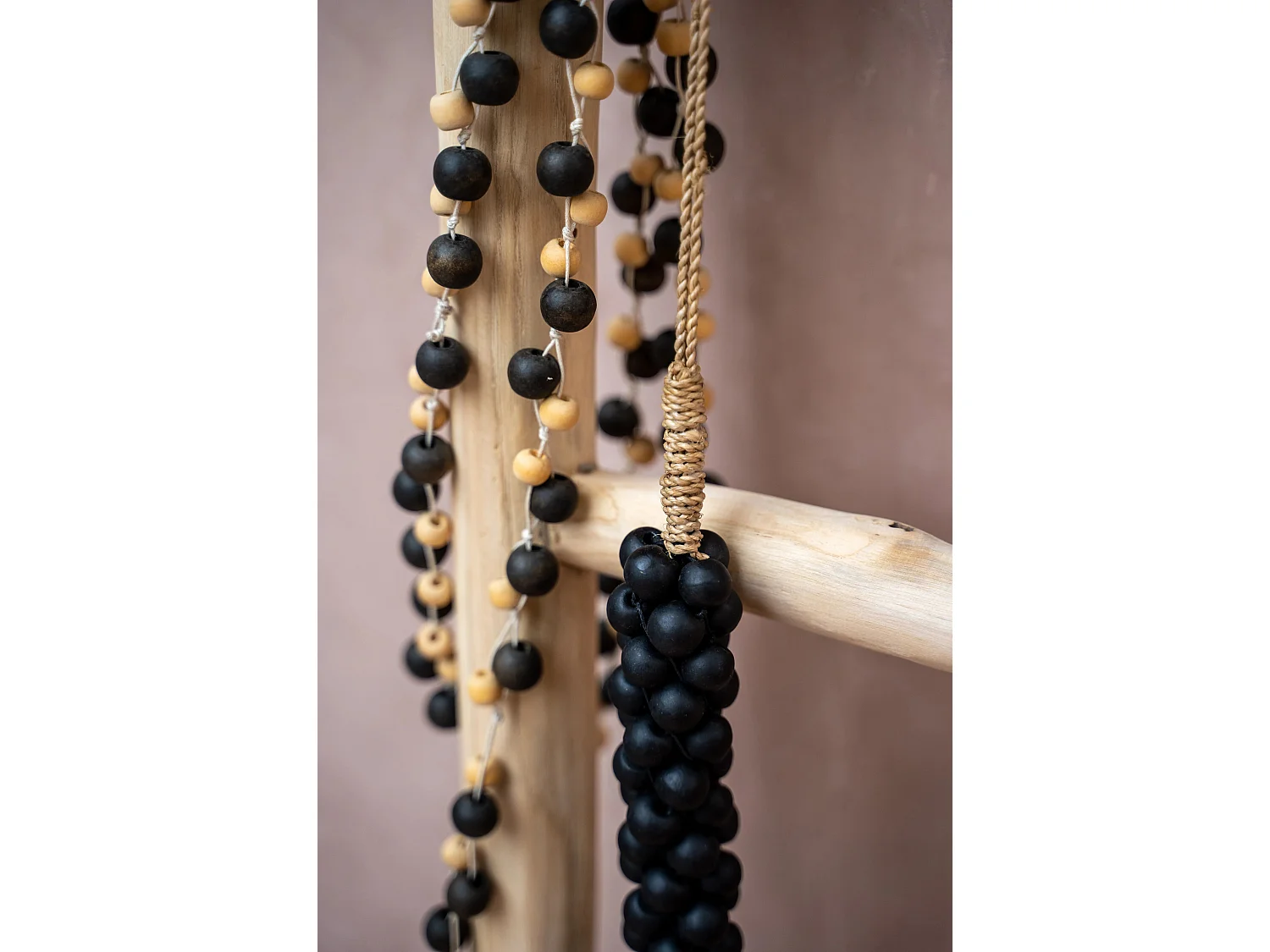 Les Perles en Bois avec Pompon en Coton - Noir