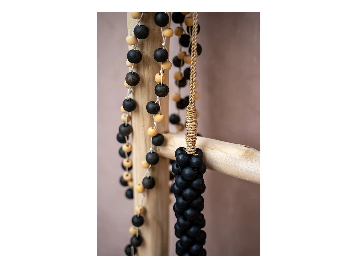 Le perline di legno con nappa di cotone - Nero