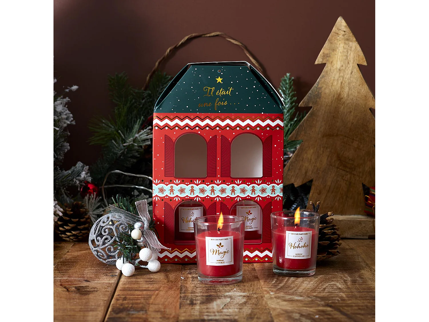 Coffret de 4 bougies senteurs cookie et cannelle MAISON DE NOEL rouge