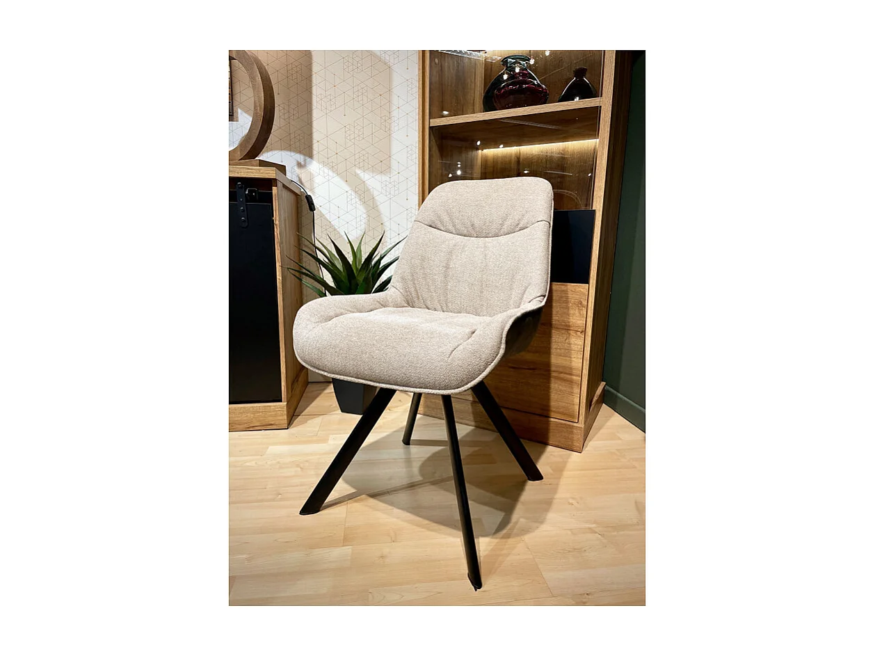 Chaise pivotante 180° en tissu blanc écru et pieds métal noir – JADEN